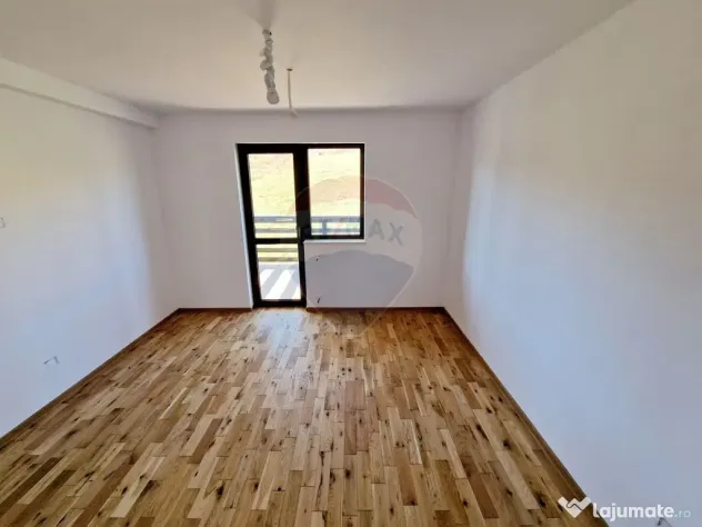 Casă / Vilă cu 8 camere de vânzare în zona Balaur