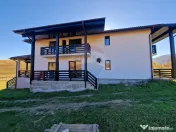 Casă / Vilă cu 8 camere de vânzare în zona Balaur