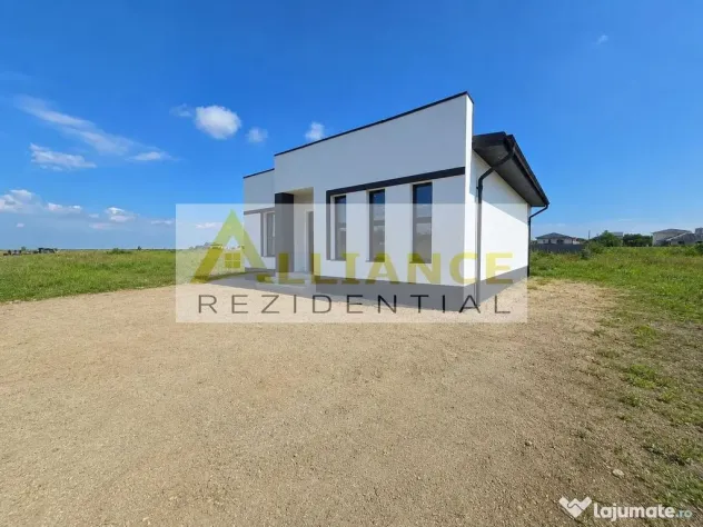 Casa parter- 100m de autobuz- 470mp teren- placa de beton