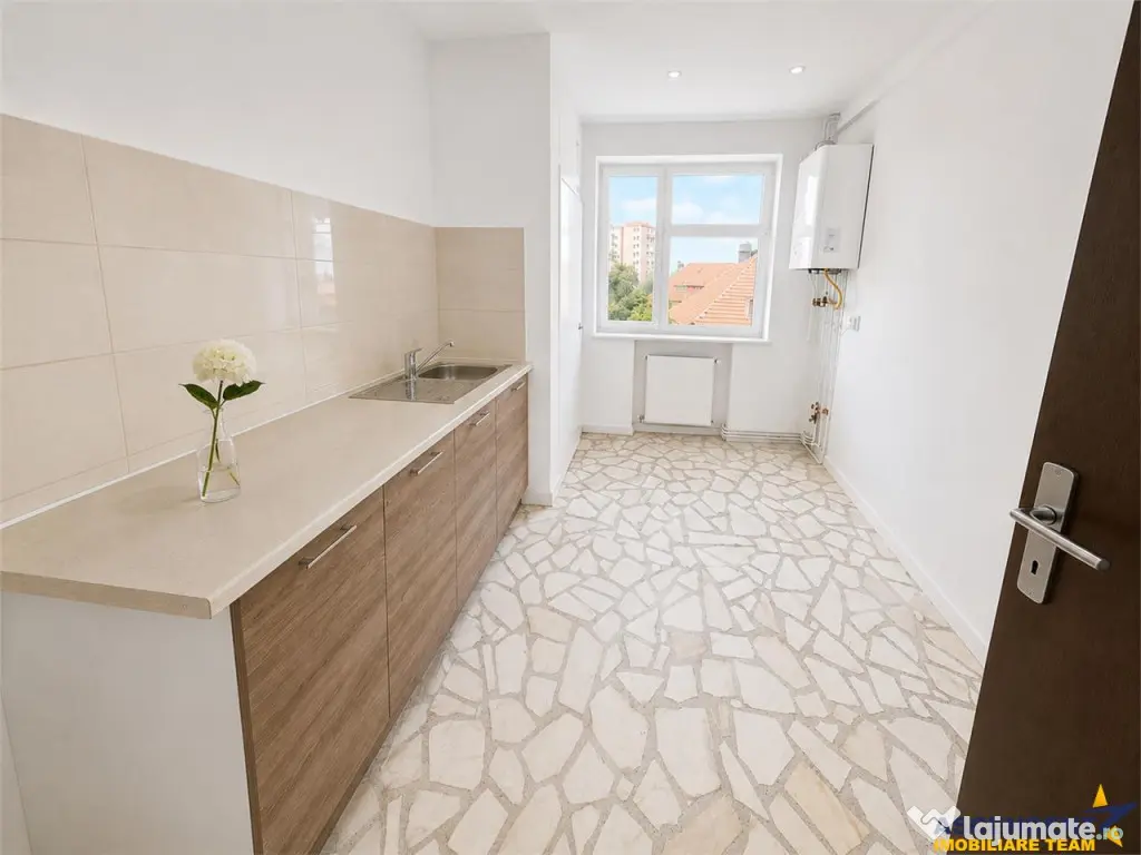 Apartament reprezentativ, 5 camere, pentru birou sau locuint