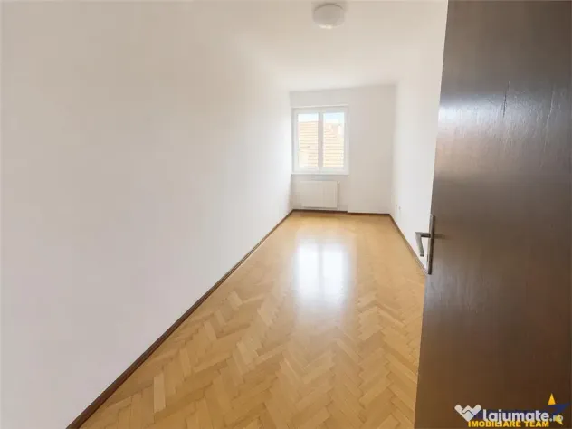 Apartament reprezentativ, 5 camere, pentru birou sau locuint
