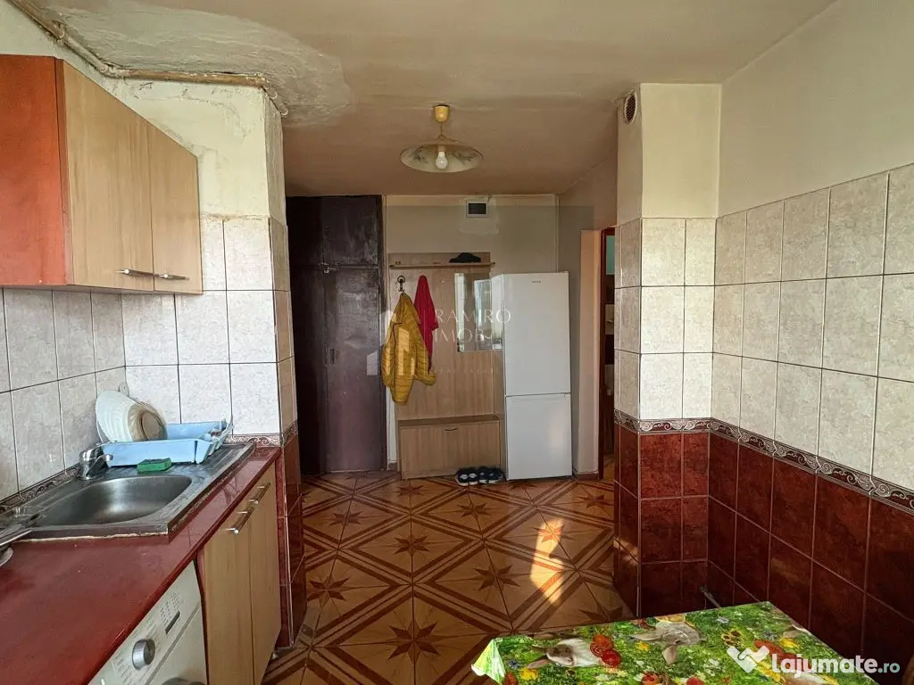 Apartament 3 camere decomandat -10 minute de metrou Apara...