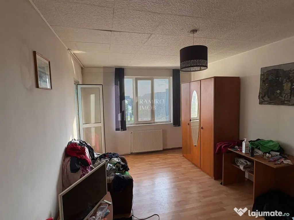 Apartament 3 camere decomandat -10 minute de metrou Apara...