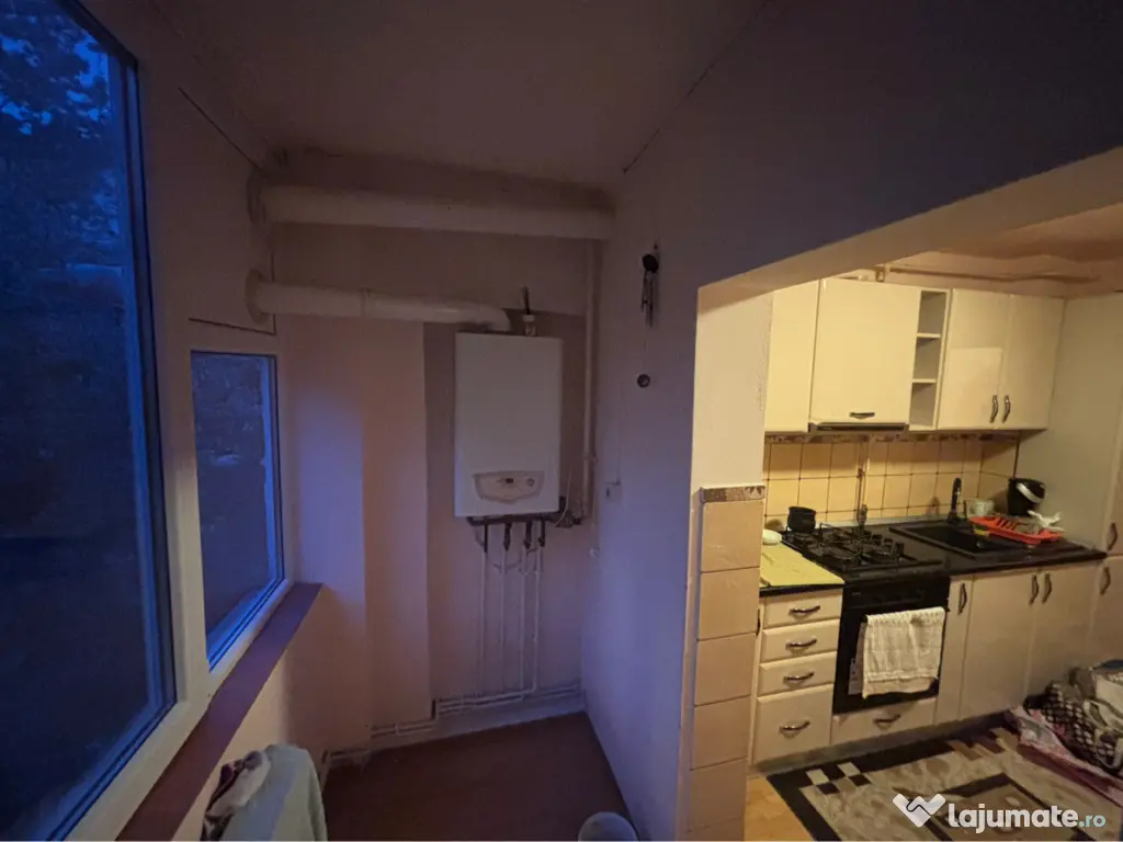 Vând apartament 2 camere în Călan central