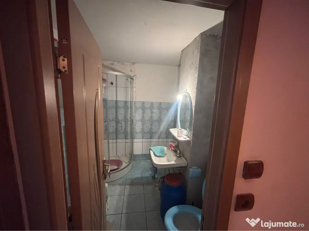 Vând apartament 2 camere în Călan central