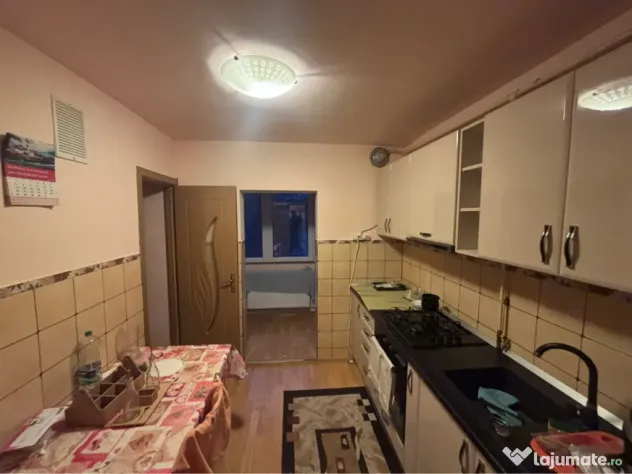 Vând apartament 2 camere în Călan central