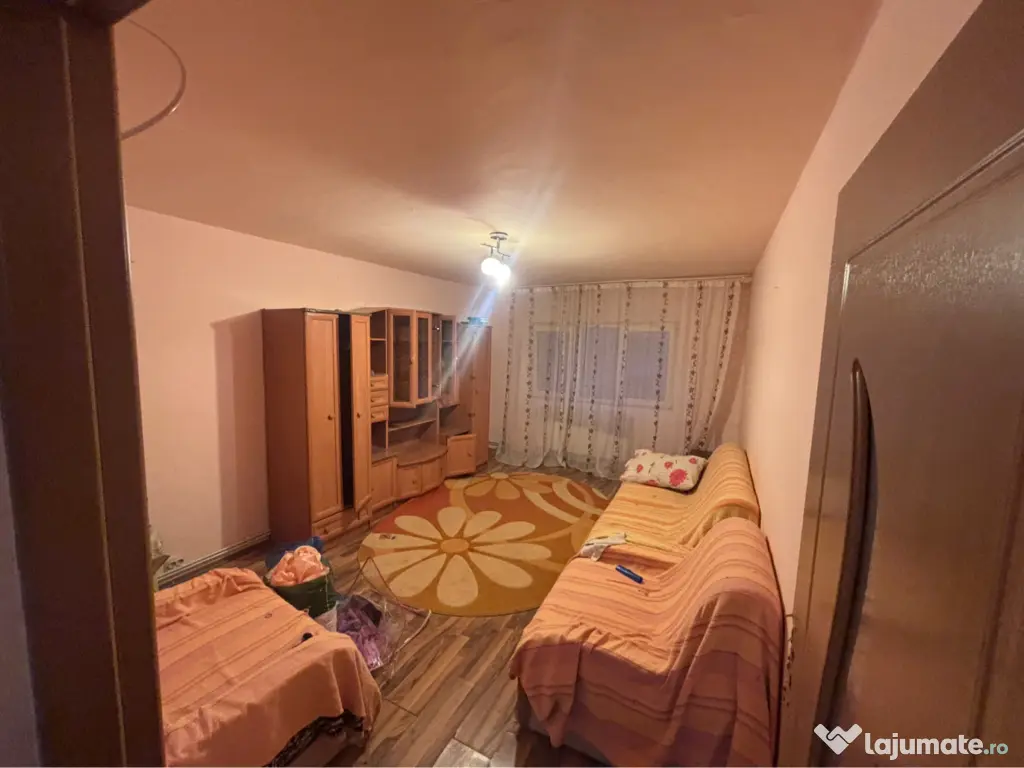 Vând apartament 2 camere în Călan central