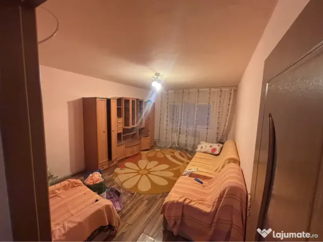 Vând apartament 2 camere în Călan central