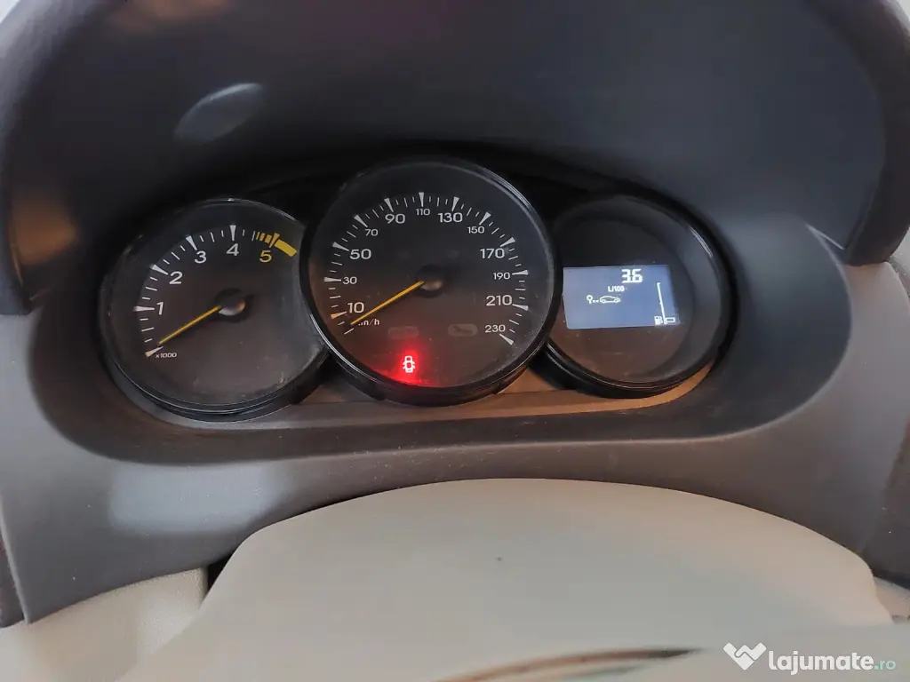 Vând Renault FLUENCE 1,5 dc i pe carburant motorină strandard