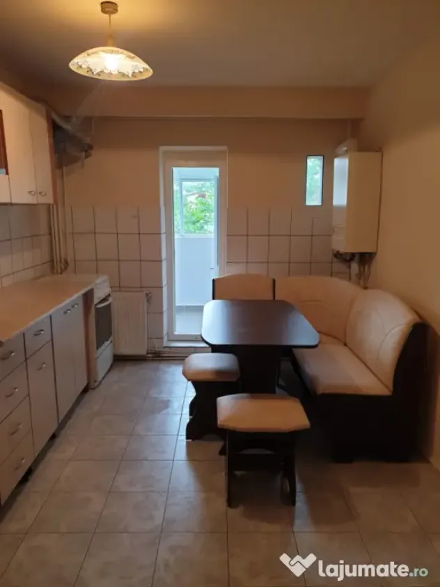 Apartament de închiriat 3 camere
