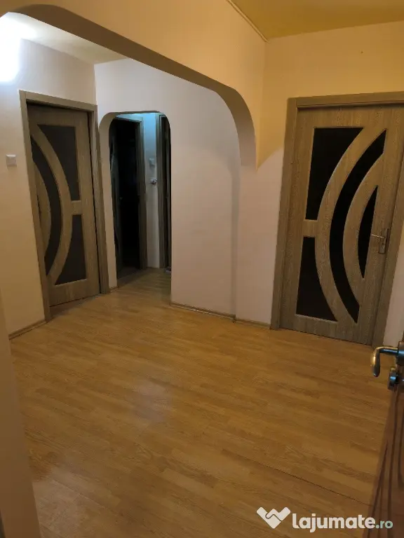 Apartament de închiriat 3 camere