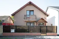 Casă individuală cu 3 camere și curte la preț de apar...