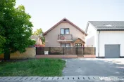 Casă individuală cu 3 camere și curte la preț de apar... 