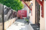 Casă individuală cu 3 camere și curte la preț de apar... 