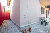 Casă individuală cu 3 camere și curte la preț de apar... 