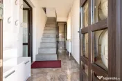Casă individuală cu 3 camere și curte la preț de apar... 