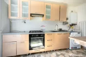 Casă individuală cu 3 camere și curte la preț de apar... 