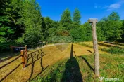 Casa de vacanta cu foisor si acces la rau, de vanzare in ...