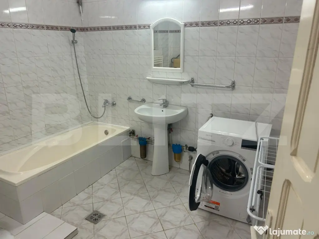 Apartament cu 3 camere si parcare la Vila, zona Iris.