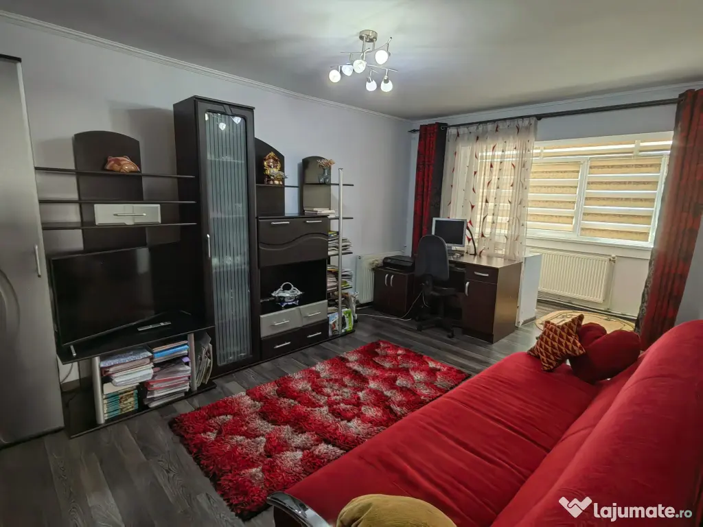 De vanzare - Apartament 3 camere Botosani, Calea Națională Stadion