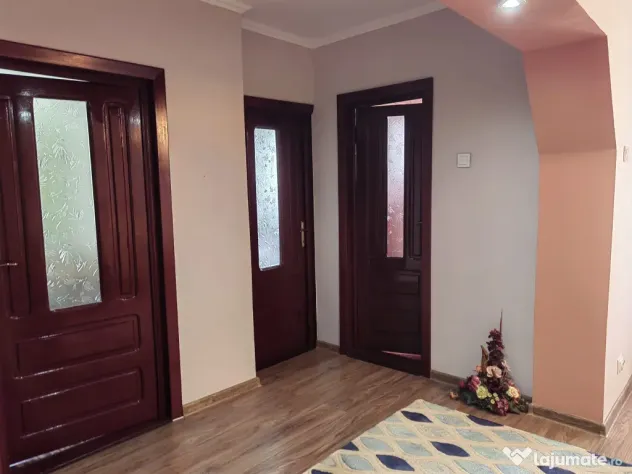 De vanzare - Apartament 3 camere Botosani, Calea Națională Stadion