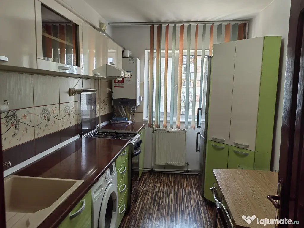 De vanzare - Apartament 3 camere Botosani, Calea Națională Stadion