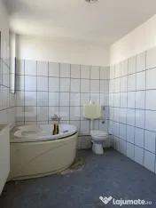 Spațiu comercial, destinație depozit și birouri, 550 mp u 