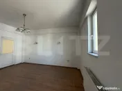 Spațiu comercial, destinație depozit și birouri, 550 mp u 