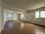 Spațiu comercial, destinație depozit și birouri, 550 mp u 