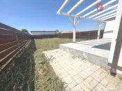 Duplex pe parter cu 4 camere si teren de 381 mp - zona Mosni 