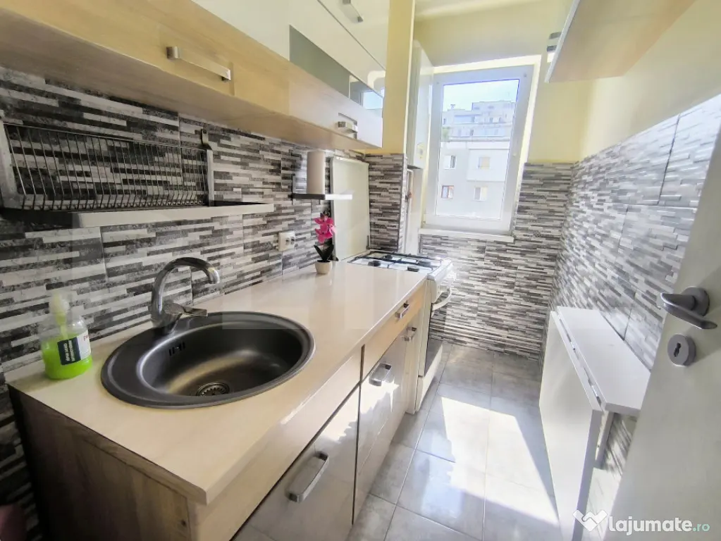 Apartament 2 camere, semidecomandat - Florilor