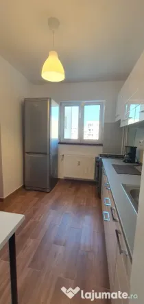 Închiriez apartament 3 camere Colentina
