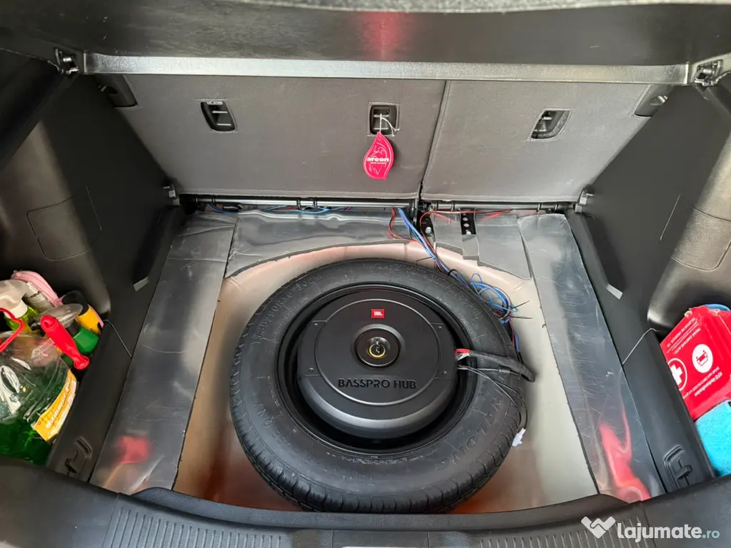 Subwoofer JBL BassPro Hub 200W pentru roata de rezervă