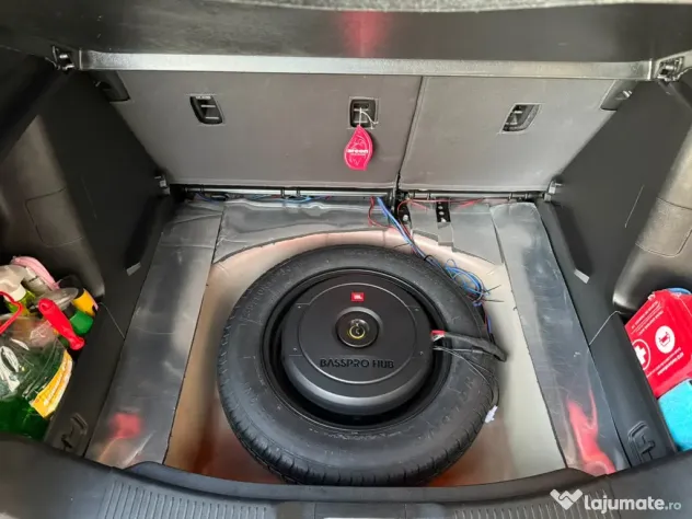Subwoofer JBL BassPro Hub 200W pentru roata de rezervă