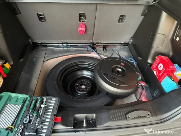 Subwoofer JBL BassPro Hub 200W pentru roata de rezervă