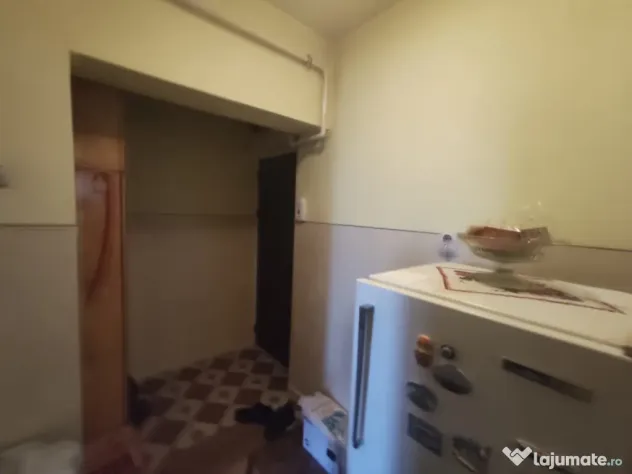 Medgidia vând apartament cu 2 camere, semidecomandat,Spitalului