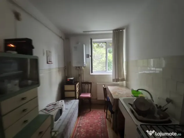 Medgidia vând apartament cu 2 camere, semidecomandat,Spitalului