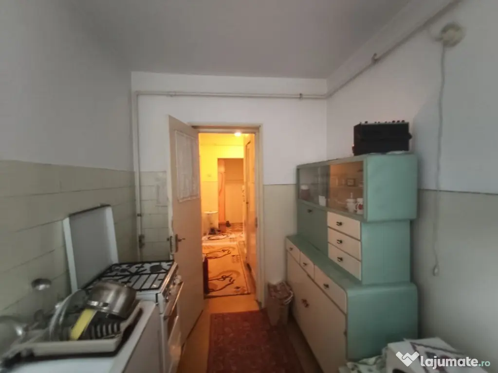 Medgidia vând apartament cu 2 camere, semidecomandat,Spitalului