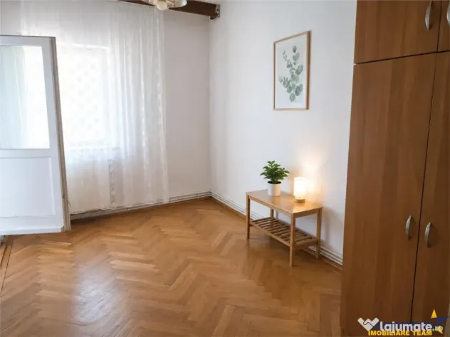Drumul Poienii .LIvada Postei: 3 camere decomandate,2 balcoa