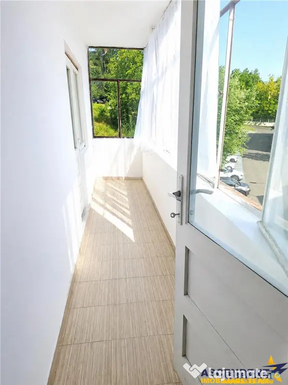 Drumul Poienii .LIvada Postei: 3 camere decomandate,2 balcoa