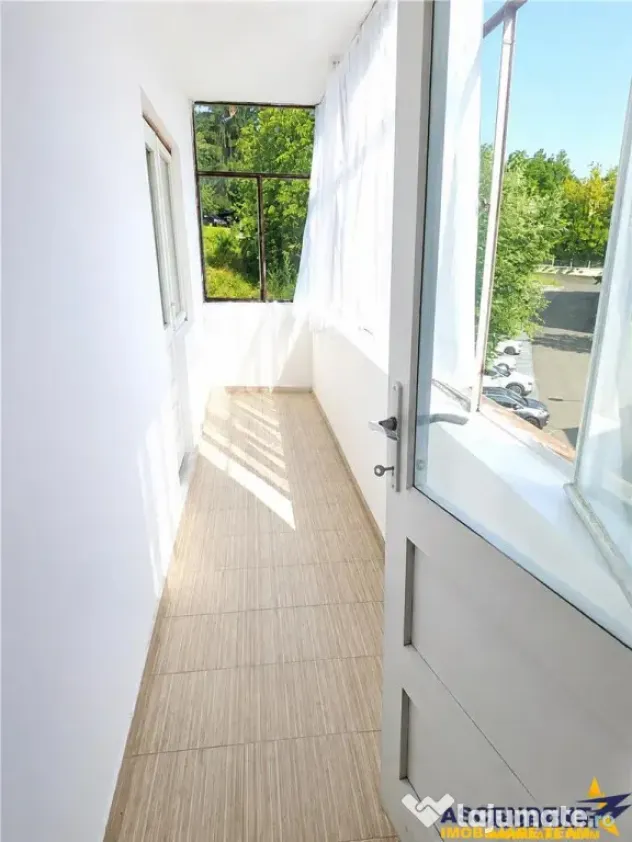 Drumul Poienii .LIvada Postei: 3 camere decomandate,2 balcoa