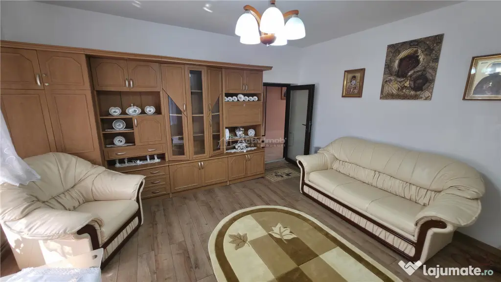 Oravita | Casa Rezidentiala | 7 Camere | La Cheie | Posibil