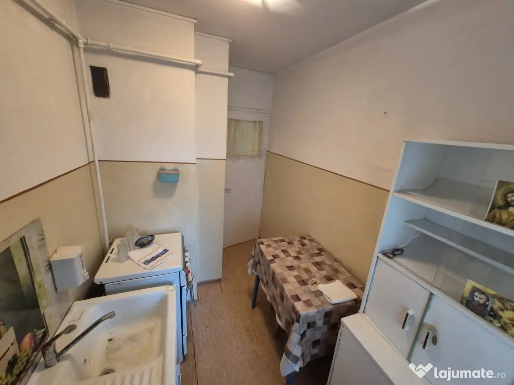 Apartament 2 camere Grivitei,decomandat,etaj 3,77000 Euro