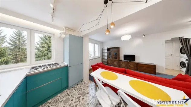 Vedere spre gradina, decomandat si renovat, Centrul Civic, B