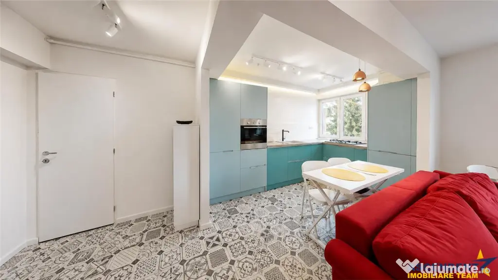 Vedere spre gradina, decomandat si renovat, Centrul Civic, B