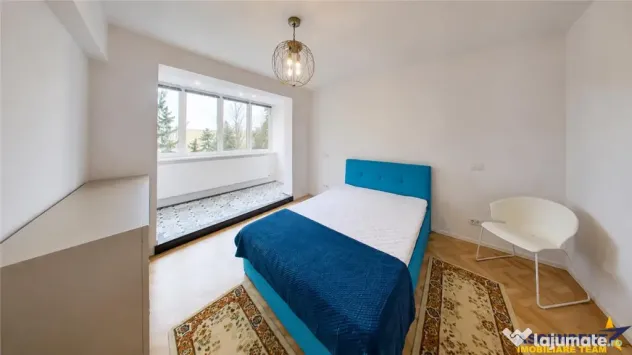 Vedere spre gradina, decomandat si renovat, Centrul Civic, B