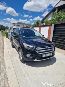 Ford Kuga cu plafon panorama