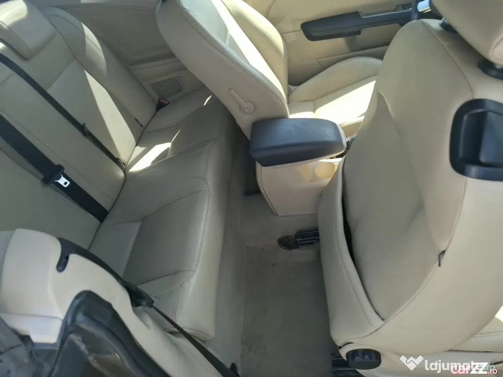Ford Focus DECAPOTABIL = rate cu buletimul