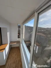 Vand apartament 2 camere 37,5 mp+balcon 3,5mp zona Dambul Ro