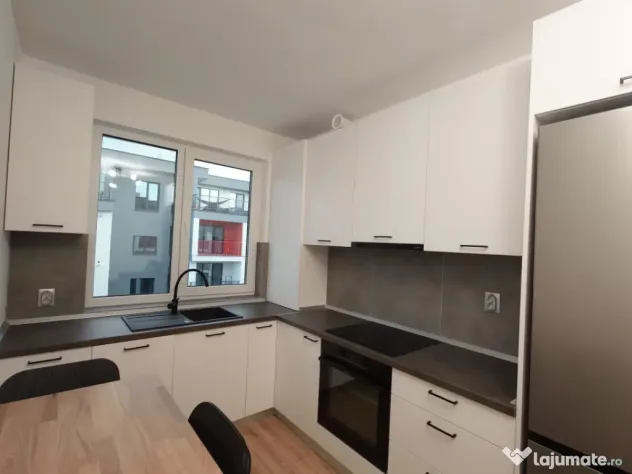 Vand apartament 2 camere zona Parcului Poligon